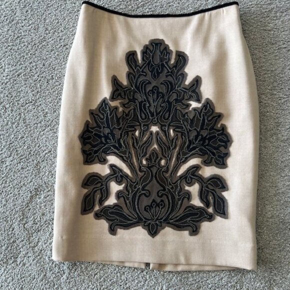 Per Se Off White Skirt with Black Lace and Embroidered Flower, Size 8 - Picture 1 of 5